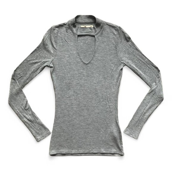 Hollister Grey Keyhole Top - Picture 2 of 4